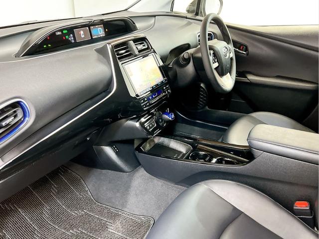 プリウス Ａツーリングセレクション　新品モデリスタフルエアロ　純正９インチナビ　ヘッドアップディスプレイ　ブラインドスポットモニター　パークアシスト　クリアランスソナー　トヨタセーフティ　レーダークルーズ　本革シート　シートヒーター（64枚目）