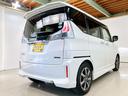 ヒルスタートアシスト機能装備。坂道での発進時にブレーキを一時的に保持し、車両の後退を防ぎます。発進操作がスムーズに行えるため、上り坂でも安心して運転できる便利なサポート機能です。