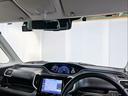 運転席からの視界は見晴らしが良く、前方の距離感をつかみやすい設計です。高めのアイポイントと広いフロントガラスで、交差点やカーブでも視認性を確保。安心して運転を楽しめる視界の良さが魅力です。