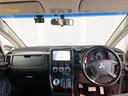 運転席からの視界が広く、操作スイッチ類が手元に集約された扱いやすい設計です。視線移動を抑えたレイアウトで、自然な姿勢のまま操作が可能。快適に運転でき、安心感のあるドライビングをサポートします。