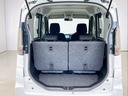 2列シート使用時でも荷物スペースを確保。日常の買い物やレジャー用品の積み込みにも対応できます。バックドアは上方向に大きく開くタイプで、荷物の出し入れがしやすく、雨の日の積み込み時にも便利です。