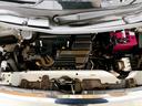 エンジンルームもクリーニング済みで、清潔な状態を保っています。点検・車検整備付きで納車前のチェックも実施いたします。日常の走行からロングドライブまで安心してお使いいただける1台です。