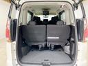 リアシート使用時でも荷室スペースを確保しており、買い物や通勤バッグ、子どもの荷物などを収納できます。低床設計で荷物の積み下ろしがしやすく、可倒式リアシートにより用途に応じたアレンジも可能です。