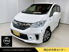 ガソリン×電気モーターのハイブリッド車。発進時はとても静かに動き出し、街中の運転もスムーズで快適。燃費が良くてガソリン代の節約にもなるので、通勤やお買い物、送迎など毎日の生活にぴったり。 3