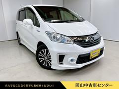 大きなフロントガラスと高めのシート位置で前方の視界が広く、周囲の確認がしやすい設計です。ハンドル操作も軽くて小回りがきくので、狭い道や駐車場でも安心。運転に慣れていない方や女性でも運転しやすい車。 4
