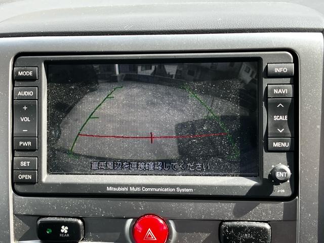 デリカＤ：５ Ｇ　パワーパッケージ　ワンオーナー　８人乗り　４ＷＤ　ＥＴＣ　ＨＤＤナビ　バックカメラ　後席モニター　フルセグＴＶ　ＣＤ　ＤＶＤ　ＨＩＤヘッドライト　スマートキー　ＡＷ１８インチ　クルーズコントロール　横滑り防止装置（9枚目）