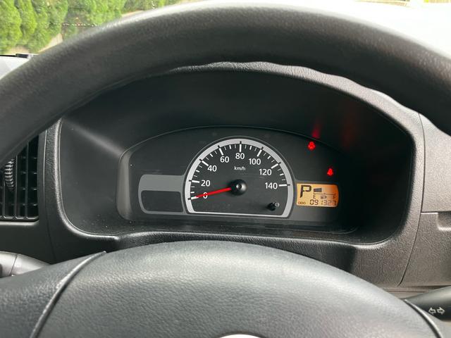 ＮＶ１００クリッパーバン ＤＸ　４ＷＤ　オートマ　ルーフキャリア　ＬＥＤヘッドライト　ＡＷ１２インチ　ＡＭ／ＦＭラジオ　両側スライドドア　エアコン　パワーステアリング　運転席・助手席エアバック（9枚目）