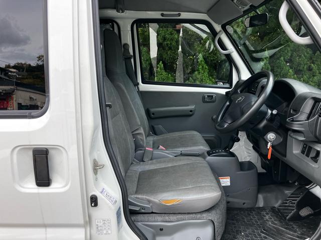 ＮＶ１００クリッパーバン ＤＸ　４ＷＤ　オートマ　ルーフキャリア　ＬＥＤヘッドライト　ＡＷ１２インチ　ＡＭ／ＦＭラジオ　両側スライドドア　エアコン　パワーステアリング　運転席・助手席エアバック（13枚目）