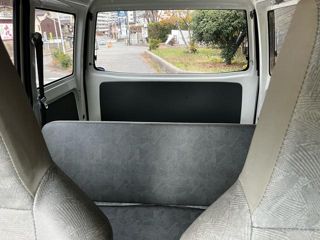 ＮＶ１００クリッパーバン ＤＸ　４ＷＤ　オートマ　ルーフキャリア　ＬＥＤヘッドライト　ＡＷ１２インチ　ＡＭ／ＦＭラジオ　両側スライドドア　エアコン　パワーステアリング　運転席・助手席エアバック（17枚目）