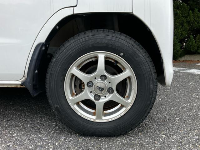 ＮＶ１００クリッパーバン ＤＸ　４ＷＤ　オートマ　ルーフキャリア　ＬＥＤヘッドライト　ＡＷ１２インチ　ＡＭ／ＦＭラジオ　両側スライドドア　エアコン　パワーステアリング　運転席・助手席エアバック（24枚目）