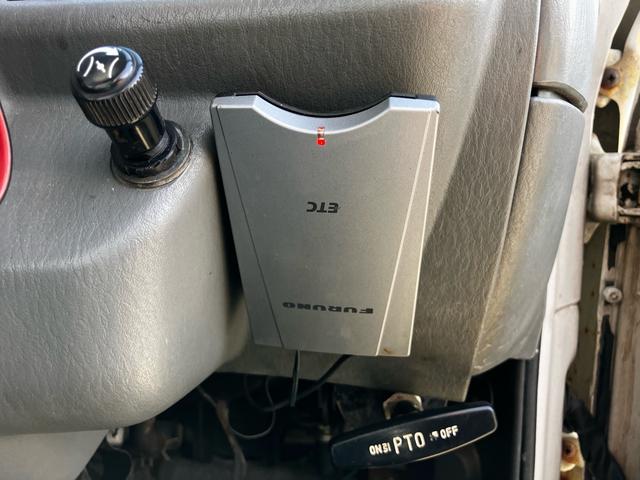 キャンター 　５速ＭＴ　ユニック　４段ムーブ　アーム付き　リモコン付き　ＥＴＣ　ＡＭ／ＦＭラジオ　エアコン　パワーウィンドウ（5枚目）