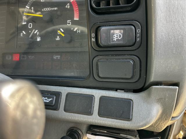 キャンター 　５速ＭＴ　ユニック　４段ムーブ　アーム付き　リモコン付き　ＥＴＣ　ＡＭ／ＦＭラジオ　エアコン　パワーウィンドウ（11枚目）