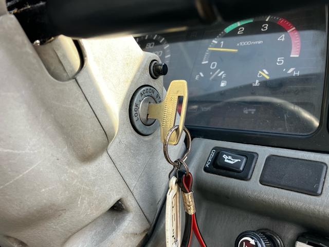 キャンター 　５速ＭＴ　ユニック　４段ムーブ　アーム付き　リモコン付き　ＥＴＣ　ＡＭ／ＦＭラジオ　エアコン　パワーウィンドウ（12枚目）