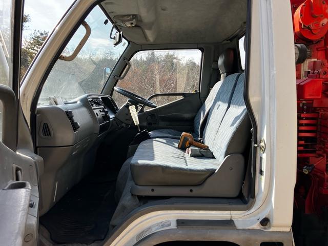 キャンター 　５速ＭＴ　ユニック　４段ムーブ　アーム付き　リモコン付き　ＥＴＣ　ＡＭ／ＦＭラジオ　エアコン　パワーウィンドウ（18枚目）