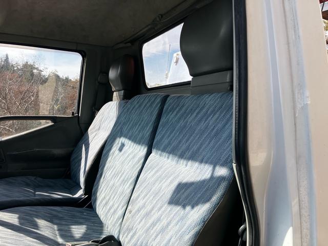 キャンター 　５速ＭＴ　ユニック　４段ムーブ　アーム付き　リモコン付き　ＥＴＣ　ＡＭ／ＦＭラジオ　エアコン　パワーウィンドウ（20枚目）