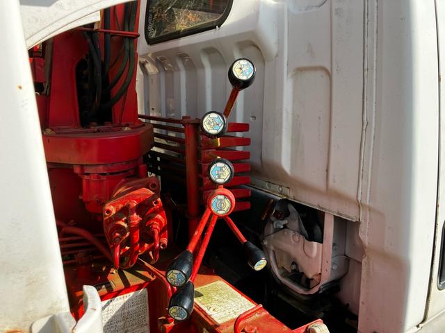 キャンター 　５速ＭＴ　ユニック　４段ムーブ　アーム付き　リモコン付き　ＥＴＣ　ＡＭ／ＦＭラジオ　エアコン　パワーウィンドウ（27枚目）