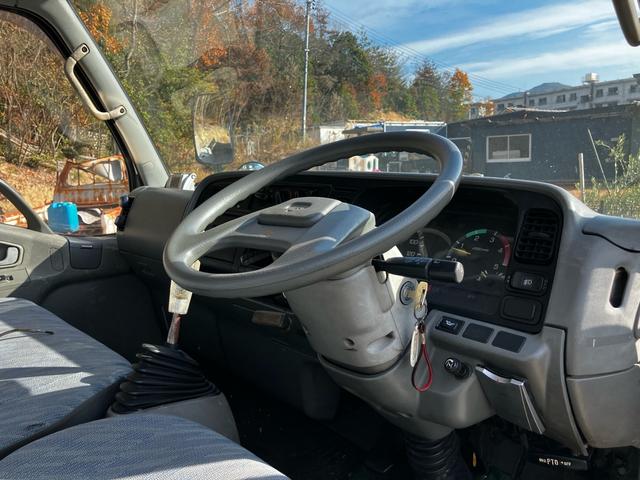 キャンター 　５速ＭＴ　ユニック　４段ムーブ　アーム付き　リモコン付き　ＥＴＣ　ＡＭ／ＦＭラジオ　エアコン　パワーウィンドウ（46枚目）