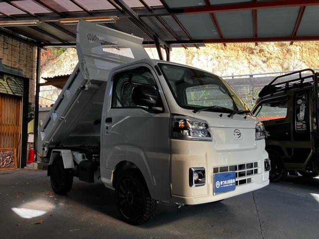 ���ГX�܏Z���͎Ԍ��H��ƂȂ�A�W����͗��ꂽ�ꏊ�ɂ���܂��B�����W����Q�O��A���z�W����V��A�y�t�t�W���}�H��R�O��ƂȂ�܂��̂ŁA�����X�O�ɂ��A��������Δ��ɏ�����܂�