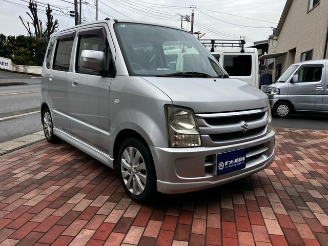 ���ГX�܏Z���͎Ԍ��H��ƂȂ�A�W����͗��ꂽ�ꏊ�ɂ���܂��B�����W����Q�O��A���z�W����V��A�y�t�t�W���}�H��R�O��ƂȂ�܂��̂ŁA�����X�O�ɂ��A��������Δ��ɏ�����܂�