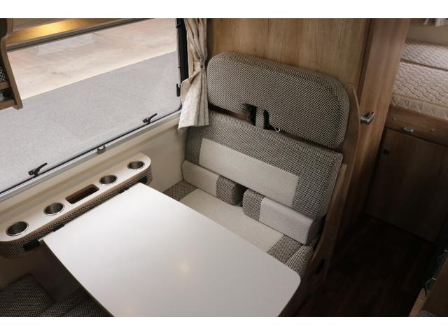 カムロード ナッツＲＶクレア５．３Ｚエボリューション　ワンオーナー　トリプルサブバッテリー　走行充電　１５００Ｗインバーター　コンバーター　外部電源　家庭用エアコン　ルーフベント　ソーラーパネル　冷蔵庫　電子レンジ　ＦＦヒーター（7枚目）