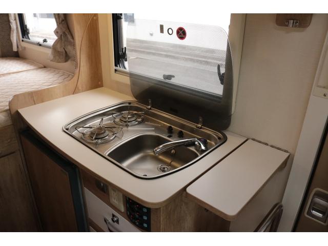 カムロード ナッツＲＶクレア５．３Ｚエボリューション　ワンオーナー　トリプルサブバッテリー　走行充電　１５００Ｗインバーター　コンバーター　外部電源　家庭用エアコン　ルーフベント　ソーラーパネル　冷蔵庫　電子レンジ　ＦＦヒーター（16枚目）