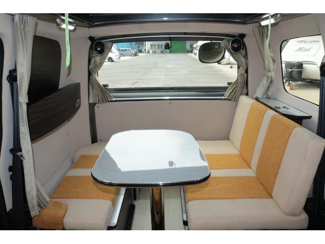 ＮＶ２００バネットバン キャンピングカー広島　ポップコン　ワンオーナー　ツインサブバッテリー　走行充電　３５０Ｗインバーター　コンバーター　ＦＦヒーター　ポップアップルーフ　ドライブレコーダー前後　ＥＴＣ　オーディオ（10枚目）