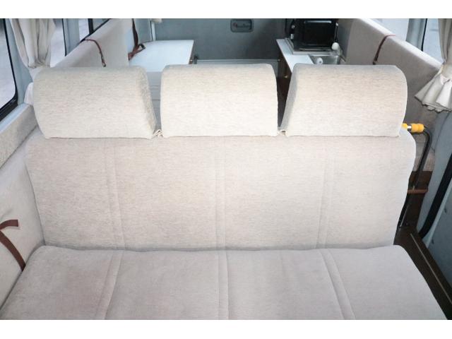 ハイエースバン テッツＲＶ　オリジナルキャンパー　ツインサブバッテリー　走行充電　１５００Ｗインバーター　コンバーター　外部電源　ルーフベント　電子レンジ　テレビ　ＦＦヒーター　メモリーカーナビ　ドライブレコーダー　ＥＴＣ　記録簿５枚（6枚目）