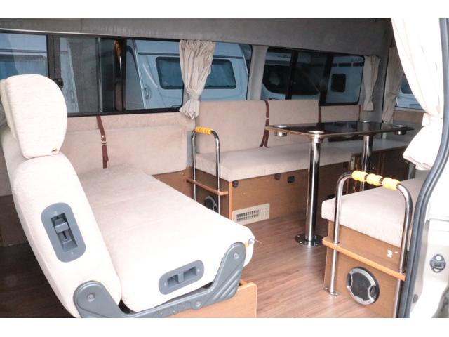 ハイエースバン テッツＲＶ　オリジナルキャンパー　ツインサブバッテリー　走行充電　１５００Ｗインバーター　コンバーター　外部電源　ルーフベント　電子レンジ　テレビ　ＦＦヒーター　メモリーカーナビ　ドライブレコーダー　ＥＴＣ　記録簿５枚（9枚目）