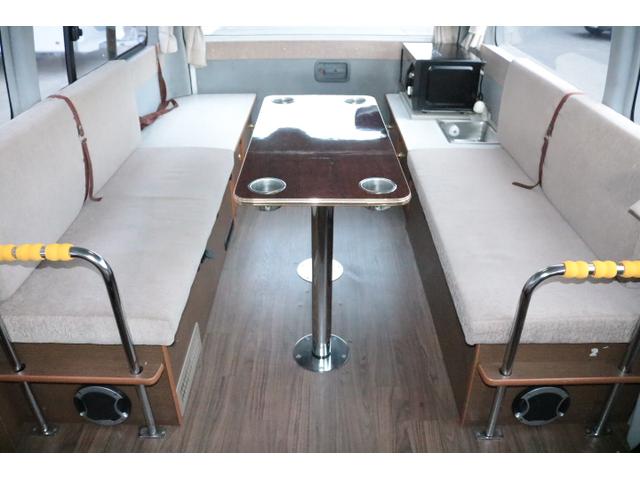 ハイエースバン テッツＲＶ　オリジナルキャンパー　ツインサブバッテリー　走行充電　１５００Ｗインバーター　コンバーター　外部電源　ルーフベント　電子レンジ　テレビ　ＦＦヒーター　メモリーカーナビ　ドライブレコーダー　ＥＴＣ　記録簿５枚（10枚目）
