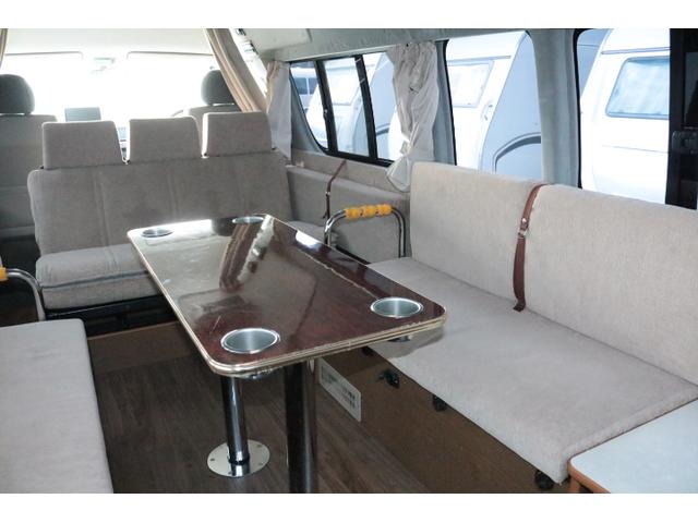 ハイエースバン テッツＲＶ　オリジナルキャンパー　ツインサブバッテリー　走行充電　１５００Ｗインバーター　コンバーター　外部電源　ルーフベント　電子レンジ　テレビ　ＦＦヒーター　メモリーカーナビ　ドライブレコーダー　ＥＴＣ　記録簿５枚（11枚目）