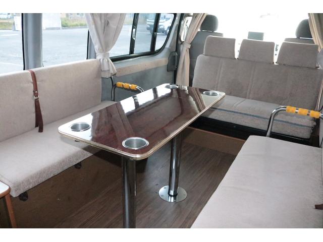 ハイエースバン テッツＲＶ　オリジナルキャンパー　ツインサブバッテリー　走行充電　１５００Ｗインバーター　コンバーター　外部電源　ルーフベント　電子レンジ　テレビ　ＦＦヒーター　メモリーカーナビ　ドライブレコーダー　ＥＴＣ　記録簿５枚（12枚目）