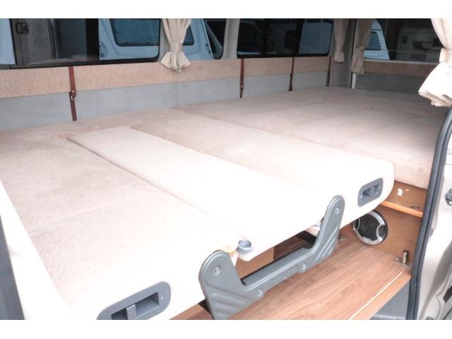 ハイエースバン テッツＲＶ　オリジナルキャンパー　ツインサブバッテリー　走行充電　１５００Ｗインバーター　コンバーター　外部電源　ルーフベント　電子レンジ　テレビ　ＦＦヒーター　メモリーカーナビ　ドライブレコーダー　ＥＴＣ　記録簿５枚（13枚目）