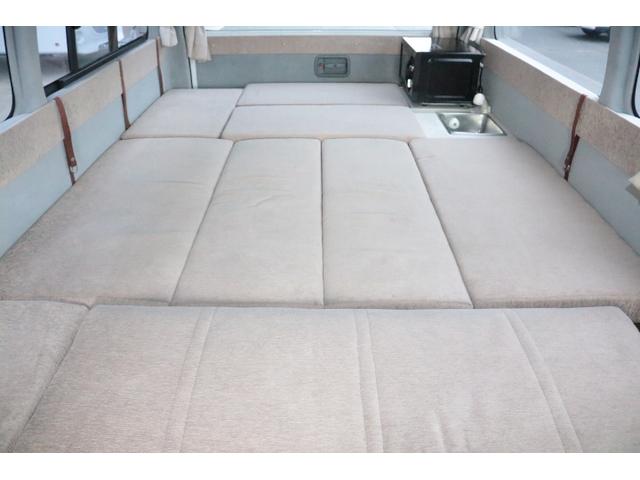ハイエースバン テッツＲＶ　オリジナルキャンパー　ツインサブバッテリー　走行充電　１５００Ｗインバーター　コンバーター　外部電源　ルーフベント　電子レンジ　テレビ　ＦＦヒーター　メモリーカーナビ　ドライブレコーダー　ＥＴＣ　記録簿５枚（14枚目）