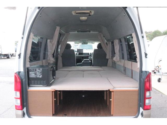 ハイエースバン テッツＲＶ　オリジナルキャンパー　ツインサブバッテリー　走行充電　１５００Ｗインバーター　コンバーター　外部電源　ルーフベント　電子レンジ　テレビ　ＦＦヒーター　メモリーカーナビ　ドライブレコーダー　ＥＴＣ　記録簿５枚（15枚目）