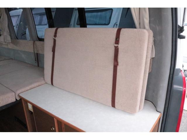 ハイエースバン テッツＲＶ　オリジナルキャンパー　ツインサブバッテリー　走行充電　１５００Ｗインバーター　コンバーター　外部電源　ルーフベント　電子レンジ　テレビ　ＦＦヒーター　メモリーカーナビ　ドライブレコーダー　ＥＴＣ　記録簿５枚（16枚目）