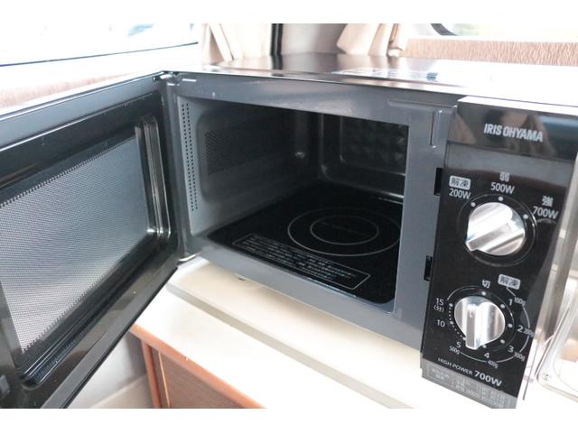 ハイエースバン テッツＲＶ　オリジナルキャンパー　ツインサブバッテリー　走行充電　１５００Ｗインバーター　コンバーター　外部電源　ルーフベント　電子レンジ　テレビ　ＦＦヒーター　メモリーカーナビ　ドライブレコーダー　ＥＴＣ　記録簿５枚（21枚目）