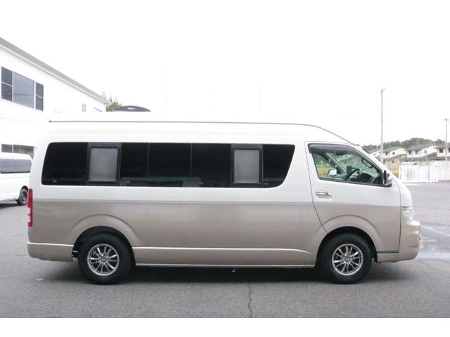 ハイエースバン テッツＲＶ　オリジナルキャンパー　ツインサブバッテリー　走行充電　１５００Ｗインバーター　コンバーター　外部電源　ルーフベント　電子レンジ　テレビ　ＦＦヒーター　メモリーカーナビ　ドライブレコーダー　ＥＴＣ　記録簿５枚（48枚目）