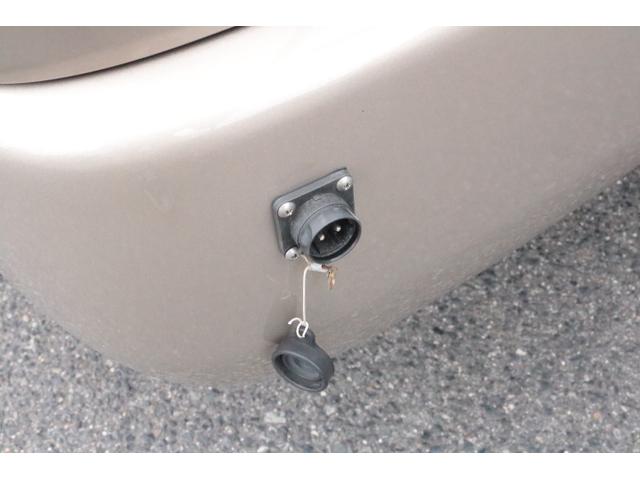 ハイエースバン テッツＲＶ　オリジナルキャンパー　ツインサブバッテリー　走行充電　１５００Ｗインバーター　コンバーター　外部電源　ルーフベント　電子レンジ　テレビ　ＦＦヒーター　メモリーカーナビ　ドライブレコーダー　ＥＴＣ　記録簿５枚（52枚目）