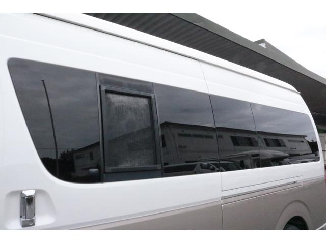 ハイエースバン テッツＲＶ　オリジナルキャンパー　ツインサブバッテリー　走行充電　１５００Ｗインバーター　コンバーター　外部電源　ルーフベント　電子レンジ　テレビ　ＦＦヒーター　メモリーカーナビ　ドライブレコーダー　ＥＴＣ　記録簿５枚（56枚目）