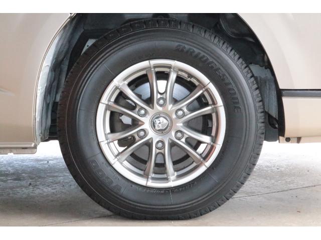 ハイエースバン テッツＲＶ　オリジナルキャンパー　ツインサブバッテリー　走行充電　１５００Ｗインバーター　コンバーター　外部電源　ルーフベント　電子レンジ　テレビ　ＦＦヒーター　メモリーカーナビ　ドライブレコーダー　ＥＴＣ　記録簿５枚（58枚目）