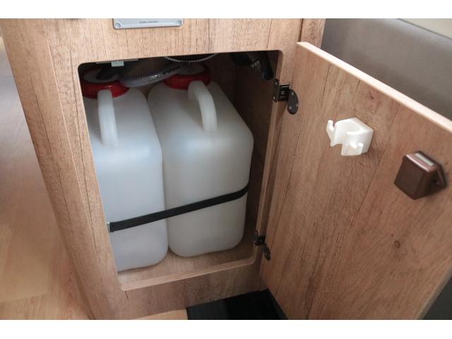 ハイエースバン ナッツＲＶ　リークＩＩ　ワンオーナー　ツインサブバッテリー　走行充電　コンバーター　外部電源　ルーフベント　冷蔵庫　ＦＦヒーター　メモリーカーナビ　ＥＴＣ　ドライブレコーダー（18枚目）