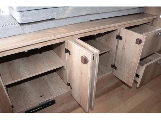 ハイエースバン ナッツＲＶ　リークＩＩ　ワンオーナー　ツインサブバッテリー　走行充電　コンバーター　外部電源　ルーフベント　冷蔵庫　ＦＦヒーター　メモリーカーナビ　ＥＴＣ　ドライブレコーダー（22枚目）