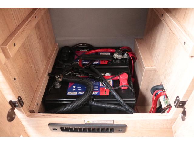 ハイエースバン ナッツＲＶ　リークＩＩ　ワンオーナー　ツインサブバッテリー　走行充電　コンバーター　外部電源　ルーフベント　冷蔵庫　ＦＦヒーター　メモリーカーナビ　ＥＴＣ　ドライブレコーダー（24枚目）