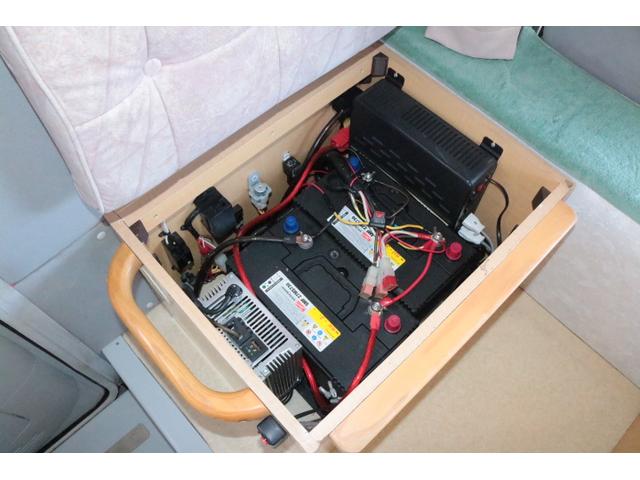 カムロード レクビィ　レッツ　ツインサブバッテリー　１５００Ｗインバーター　コンバーター　外部電源　冷蔵庫　２０インチテレビ　ＦＦヒーター　サイドオーニング　カーナビ　ＥＴＣ　記録簿８枚（14枚目）