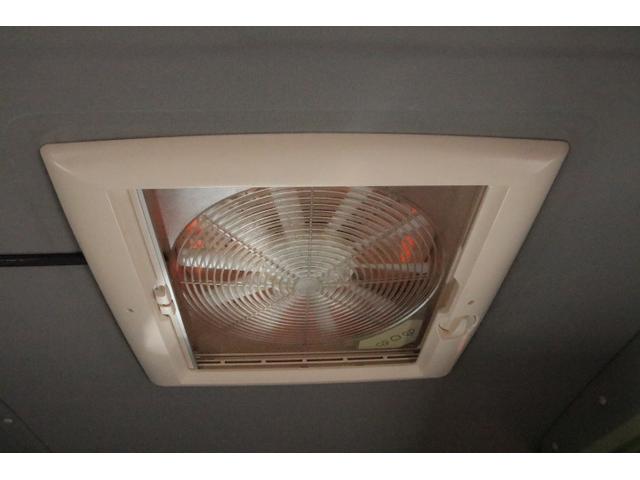 カムロード レクビィ　レッツ　ツインサブバッテリー　１５００Ｗインバーター　コンバーター　外部電源　冷蔵庫　２０インチテレビ　ＦＦヒーター　サイドオーニング　カーナビ　ＥＴＣ　記録簿８枚（20枚目）