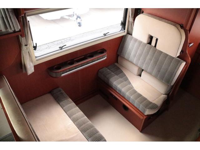 カムロード ナッツRV クレア5.3X ワンオーナー トリプルサブバッテリー 走行充電 1500Wインバーター 外部電源 家庭用エアコン ルーフベント ソーラーパネル2枚 冷蔵庫 電子レンジ 19インチテレビ FFヒーター サイドオーニング(6枚目)