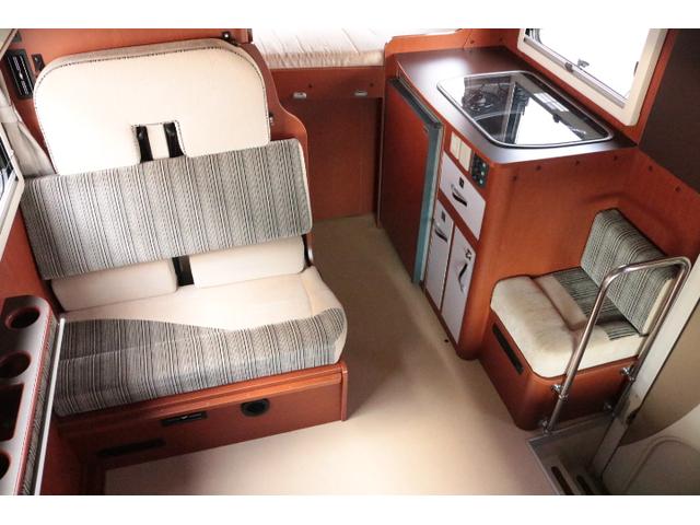 カムロード ナッツRV クレア5.3X ワンオーナー トリプルサブバッテリー 走行充電 1500Wインバーター 外部電源 家庭用エアコン ルーフベント ソーラーパネル2枚 冷蔵庫 電子レンジ 19インチテレビ FFヒーター サイドオーニング(7枚目)