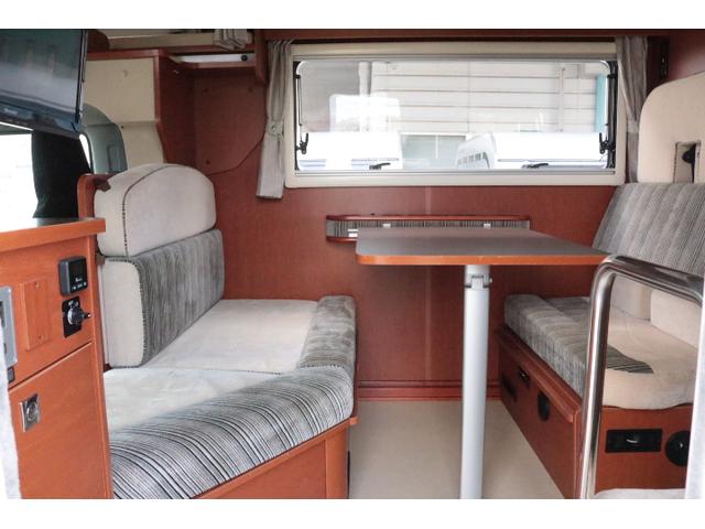 カムロード ナッツRV クレア5.3X ワンオーナー トリプルサブバッテリー 走行充電 1500Wインバーター 外部電源 家庭用エアコン ルーフベント ソーラーパネル2枚 冷蔵庫 電子レンジ 19インチテレビ FFヒーター サイドオーニング(8枚目)