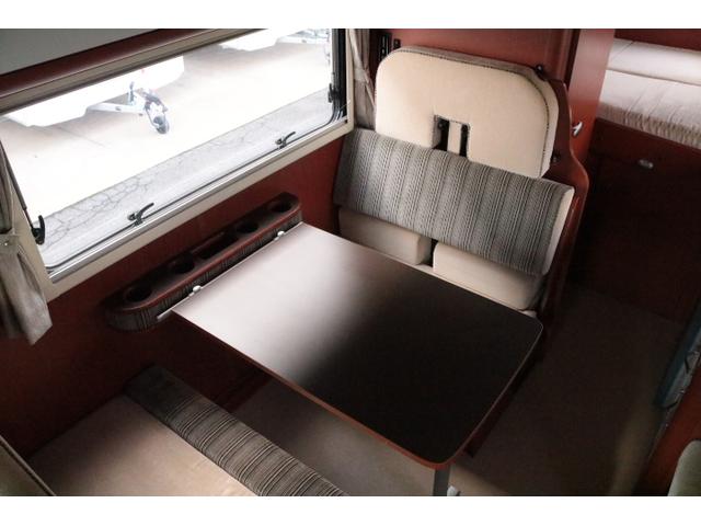 カムロード ナッツRV クレア5.3X ワンオーナー トリプルサブバッテリー 走行充電 1500Wインバーター 外部電源 家庭用エアコン ルーフベント ソーラーパネル2枚 冷蔵庫 電子レンジ 19インチテレビ FFヒーター サイドオーニング(9枚目)