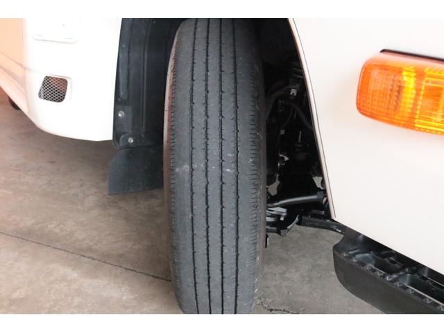 カムロード ナッツRV クレア5.3X ワンオーナー トリプルサブバッテリー 走行充電 1500Wインバーター 外部電源 家庭用エアコン ルーフベント ソーラーパネル2枚 冷蔵庫 電子レンジ 19インチテレビ FFヒーター サイドオーニング(18枚目)